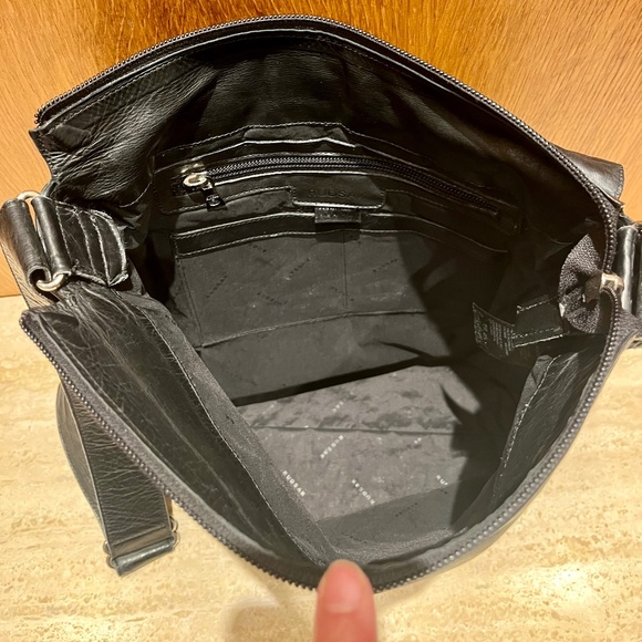 RUDSAK - Black Leather Messenger Bag (Adjustable Crossbody Strap) - Picture 4 of 4